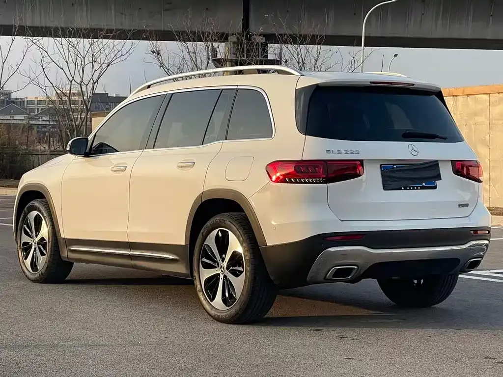 Mercedes-Benz GLB — фото 10