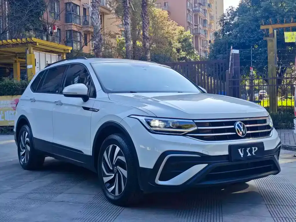 Volkswagen Tiguan L — фото 4