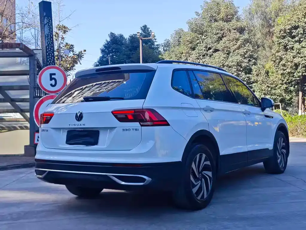 Volkswagen Tiguan L — фото 6