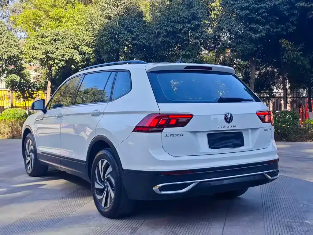 Volkswagen Tiguan L — фото 10