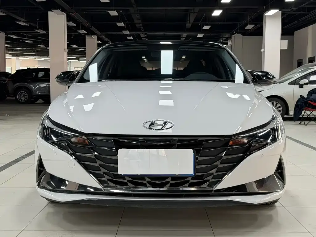Hyundai Elantra — фото 2
