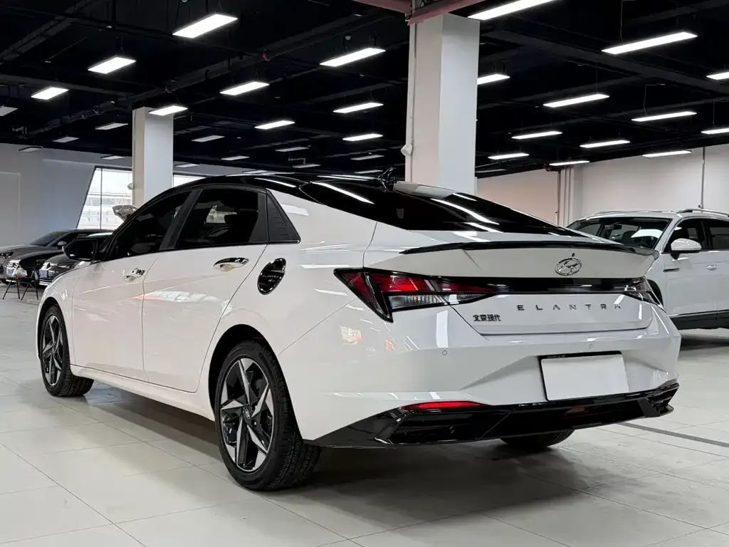 Hyundai Elantra — фото 9