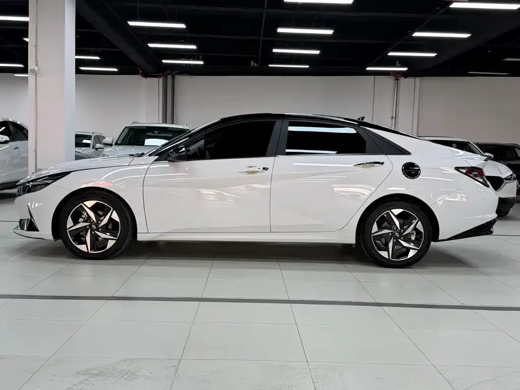 Hyundai Elantra — фото 7