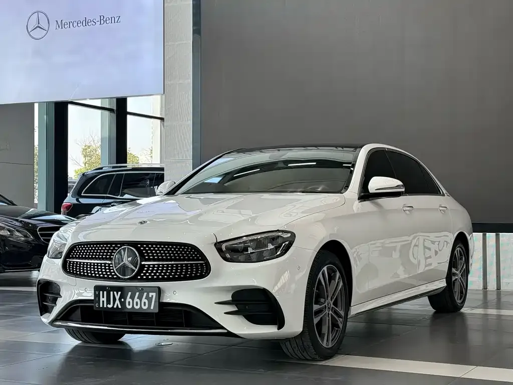 Mercedes-Benz E-Class — фото 1