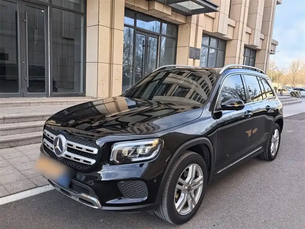 Mercedes-Benz GLB — фото 1