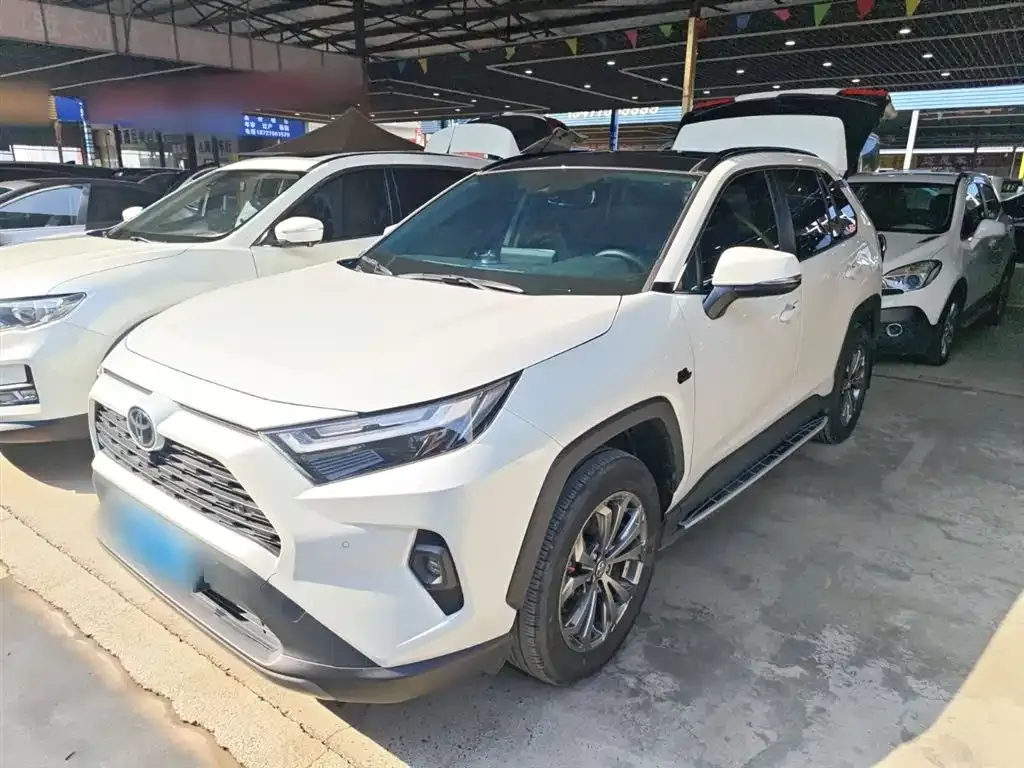 Toyota RAV4 — фото 1