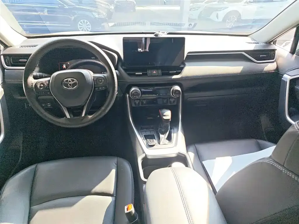 Toyota RAV4 — фото 7