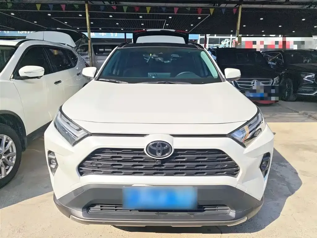 Toyota RAV4 — фото 5
