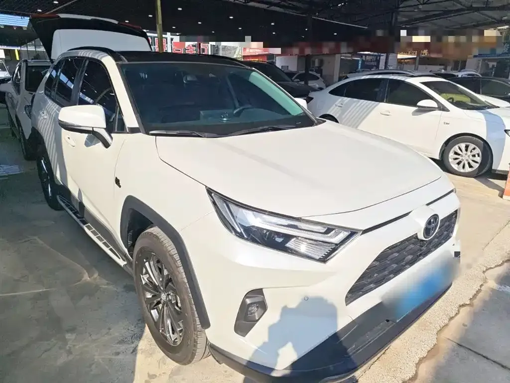 Toyota RAV4 — фото 9