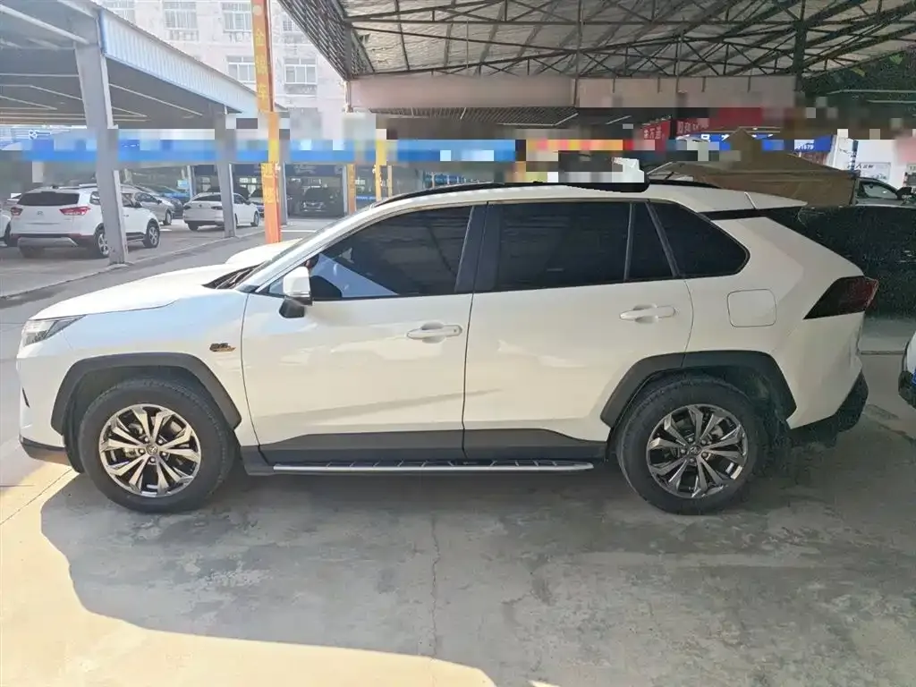Toyota RAV4 — фото 2