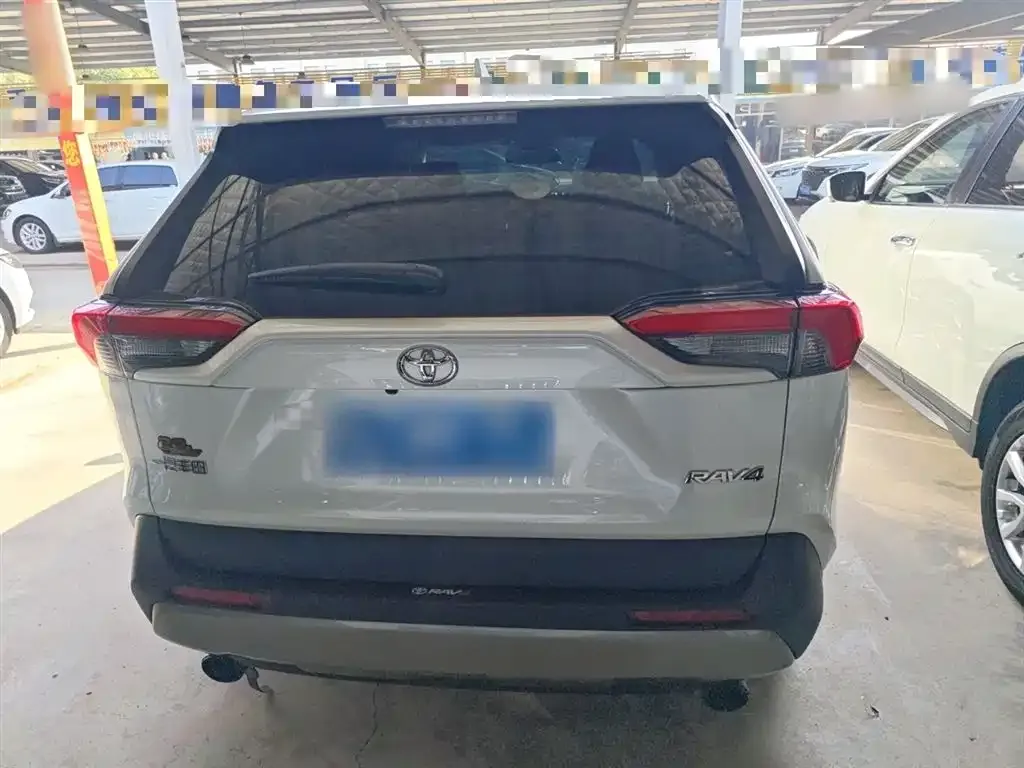 Toyota RAV4 — фото 6