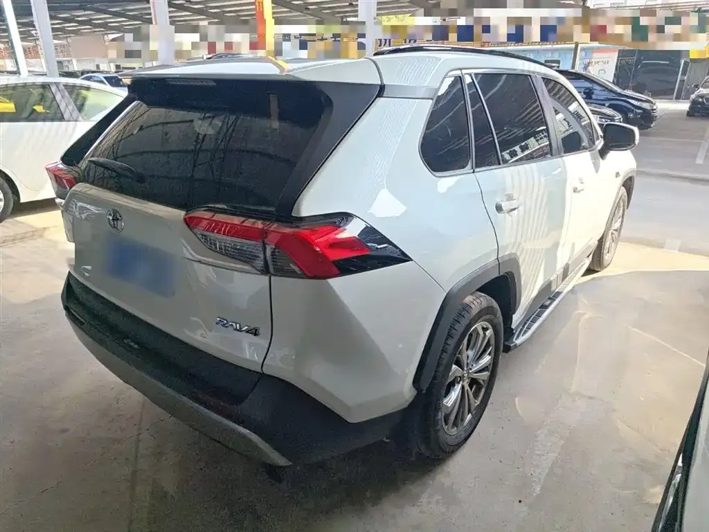 Toyota RAV4 — фото 3