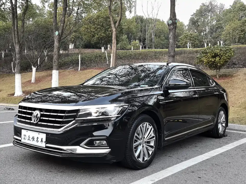 Volkswagen Passat — фото 1