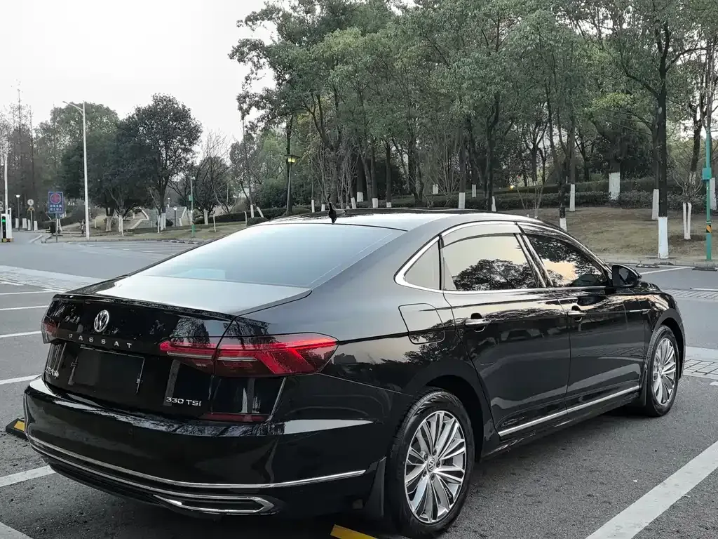 Volkswagen Passat — фото 7