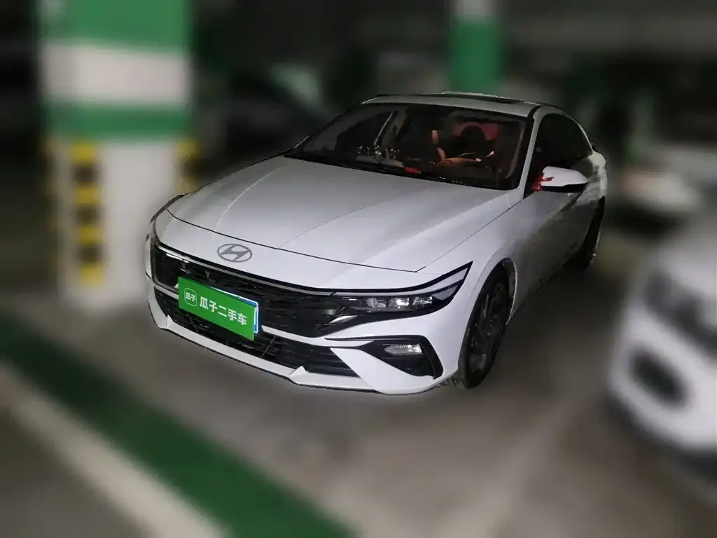 Hyundai Elantra — фото 1