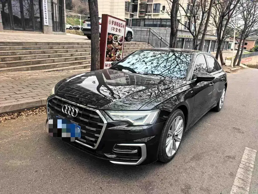 Audi A6L — фото 1