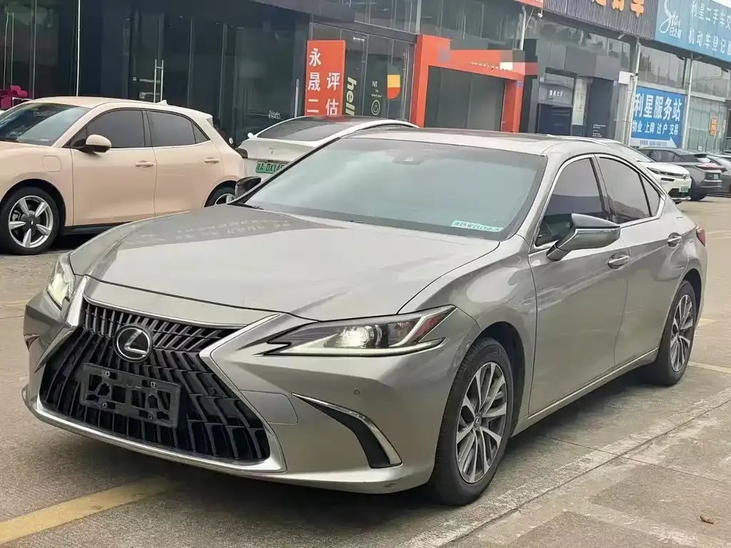 Lexus ES — фото 1