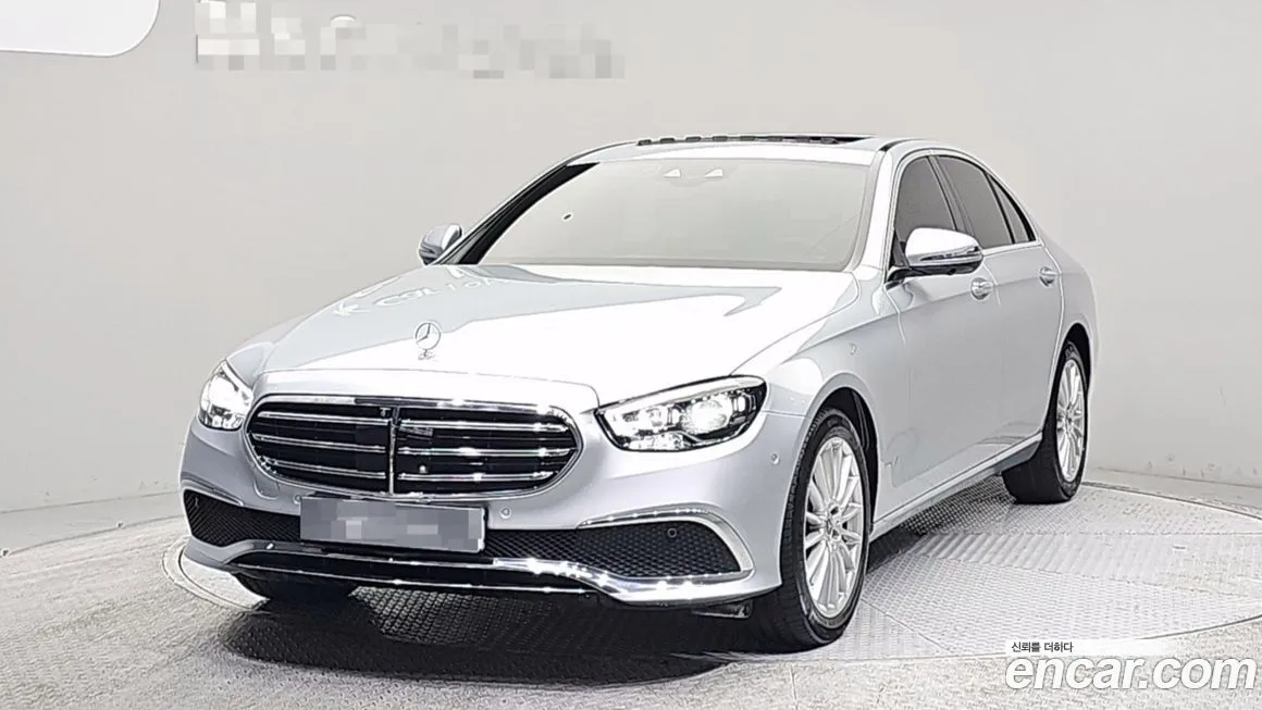 Mercedes-Benz E-Class — фото 1