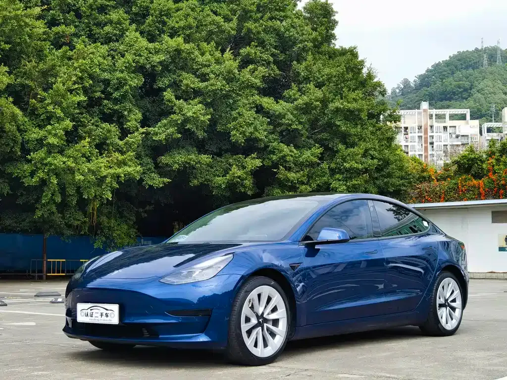 Tesla Model 3 — фото 1