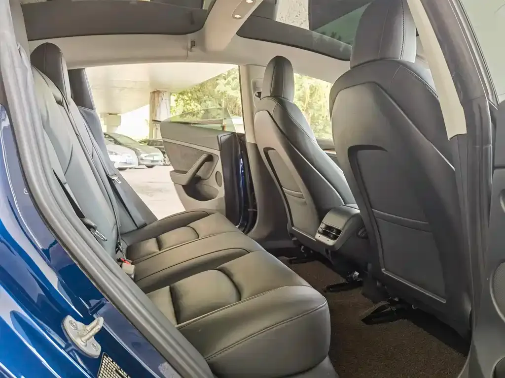 Tesla Model 3 — фото 3