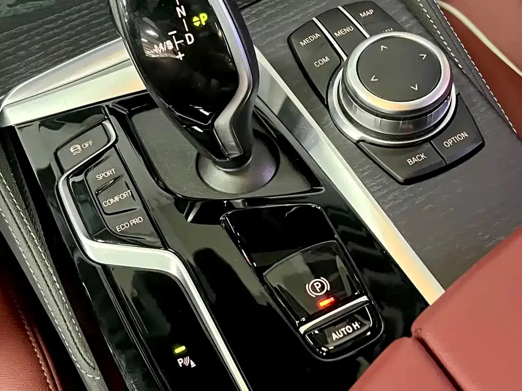 BMW 5 Series — фото 2