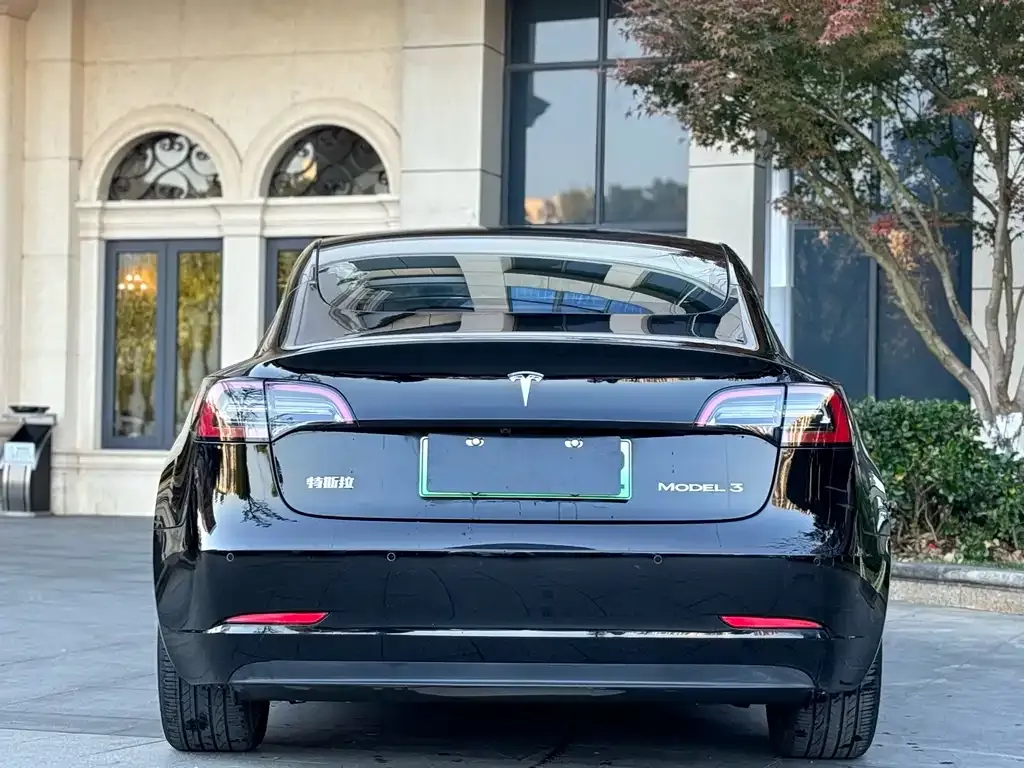 Tesla Model 3 — фото 9