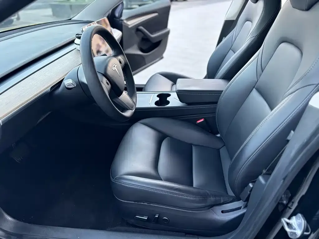 Tesla Model 3 — фото 7