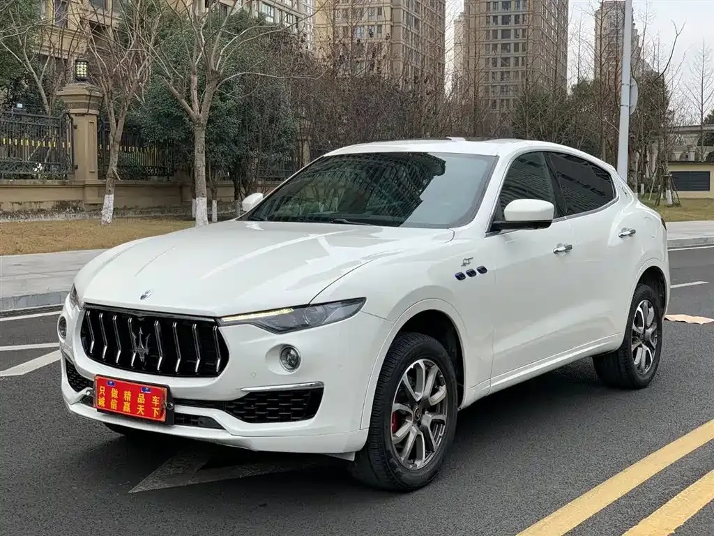 Maserati Levante — фото 1