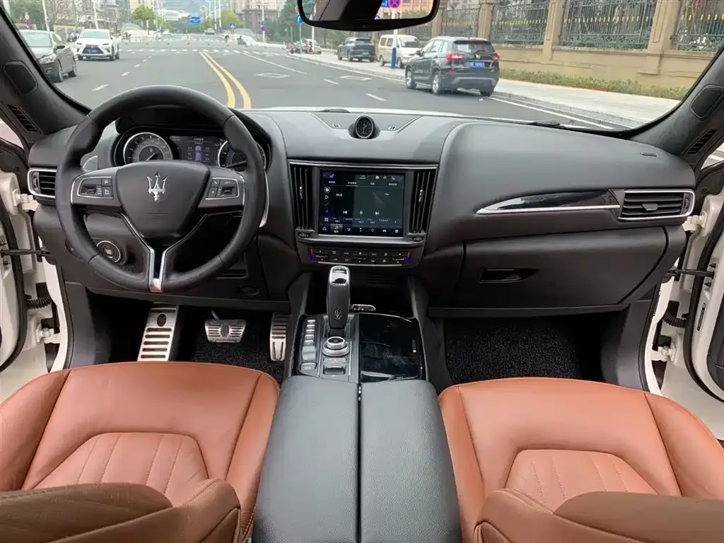 Maserati Levante — фото 5