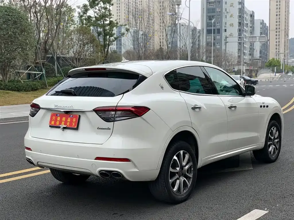 Maserati Levante — фото 4