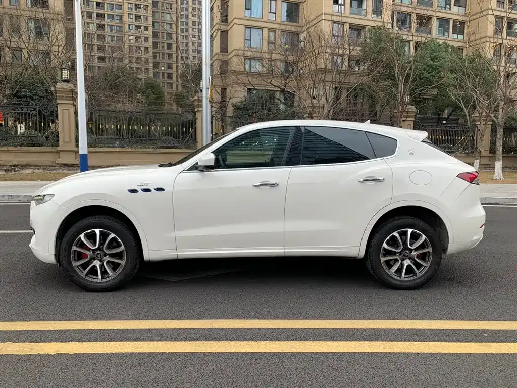 Maserati Levante — фото 9