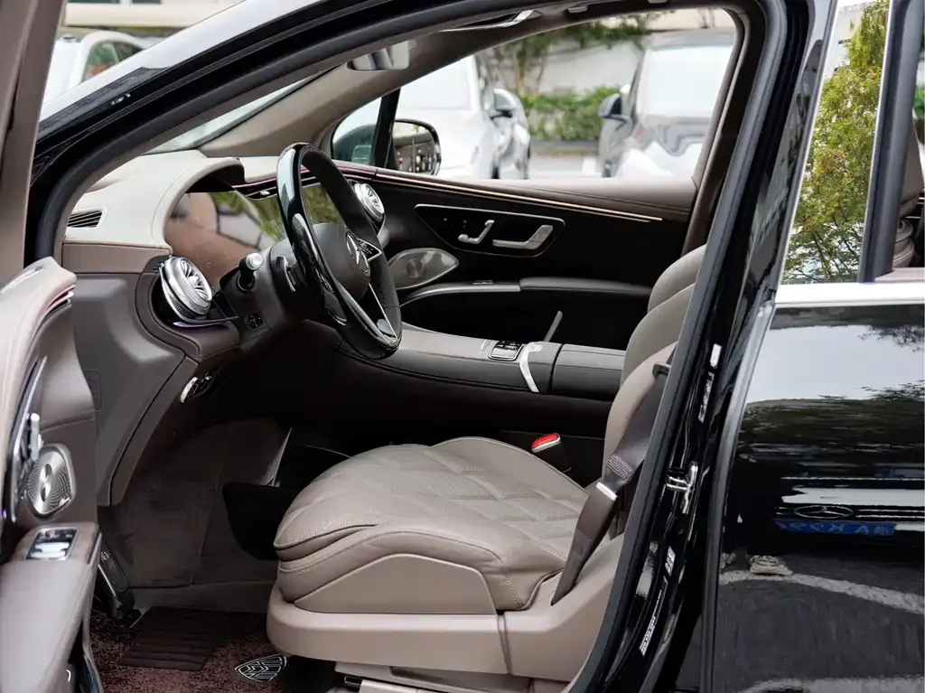 Mercedes-Benz EQS SUV — фото 8