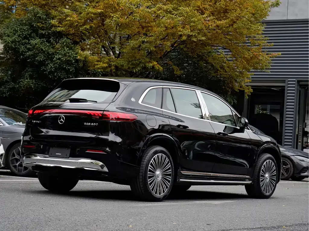Mercedes-Benz EQS SUV — фото 5