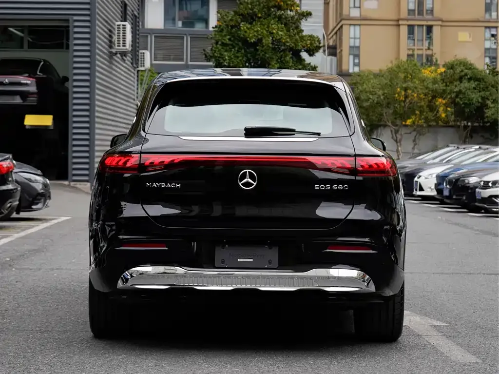 Mercedes-Benz EQS SUV — фото 3