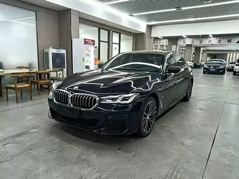 BMW 5 Series — фото 1