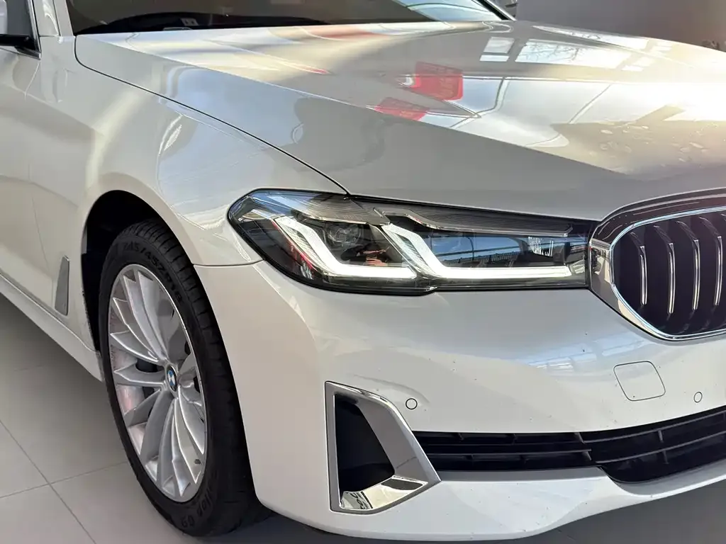 BMW 5 Series — фото 5