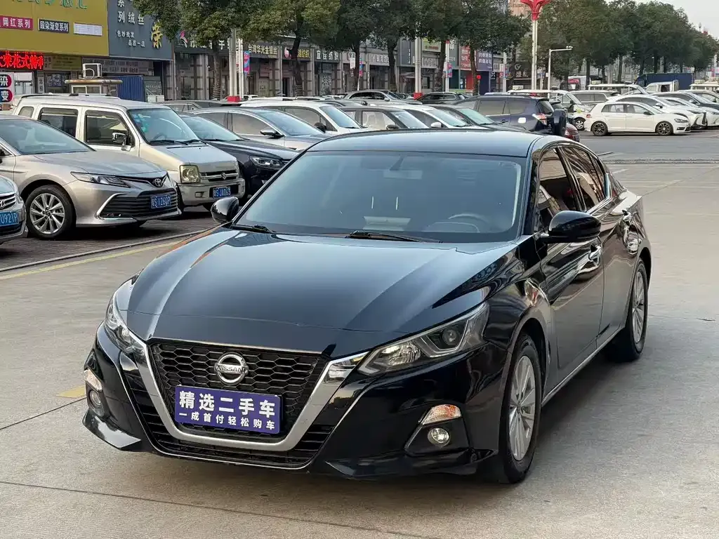 Nissan Teana — фото 1