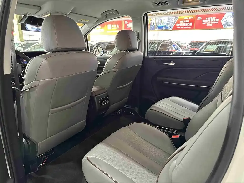 GAC Motor Trumpchi M6 — фото 8