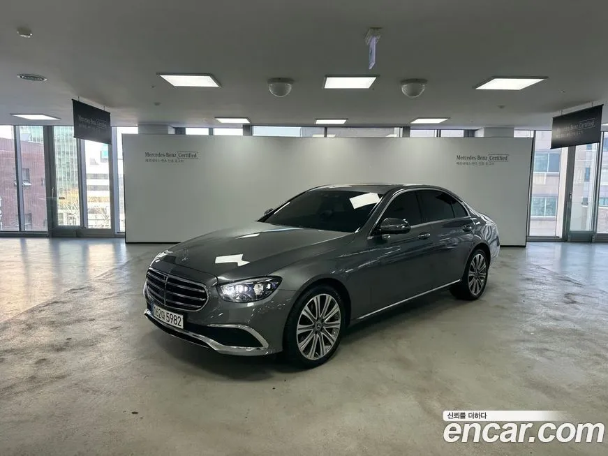 Mercedes-Benz E-Class — фото 1