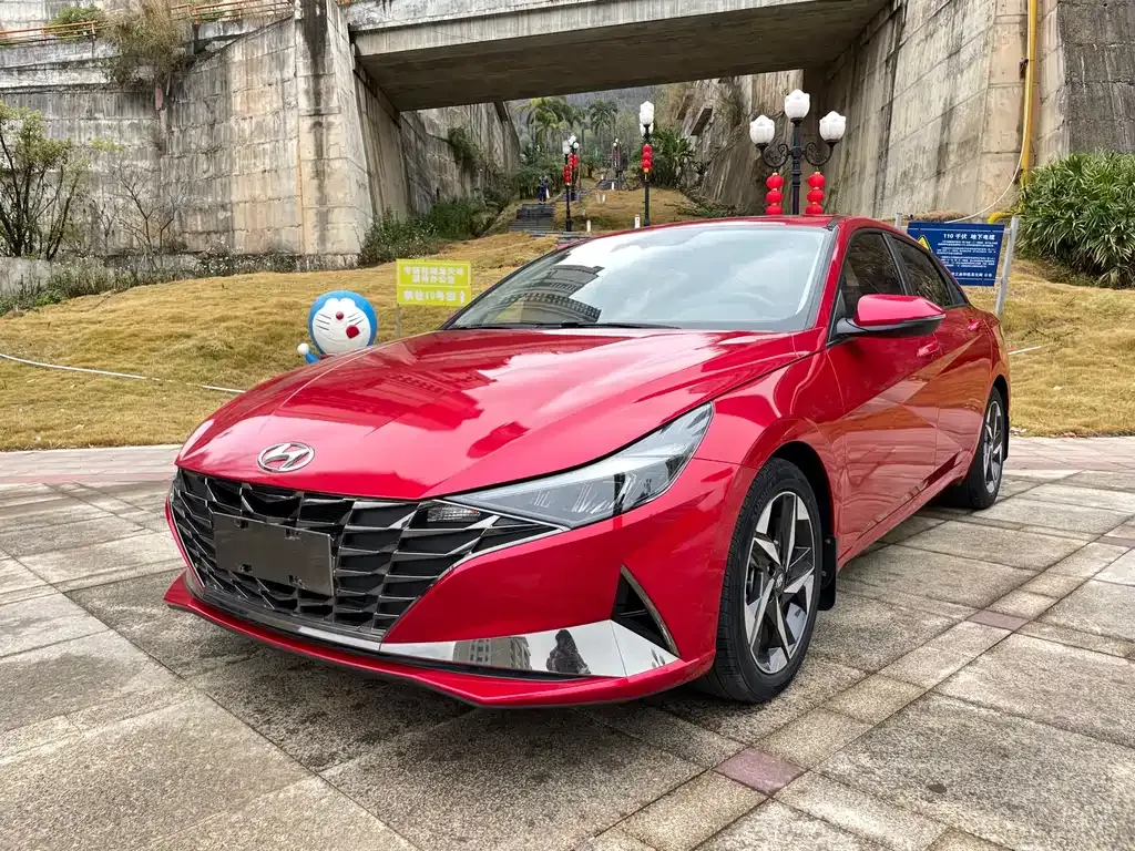 Hyundai Elantra — фото 1