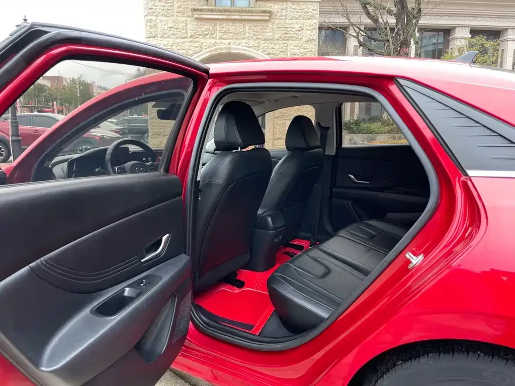 Hyundai Elantra — фото 3