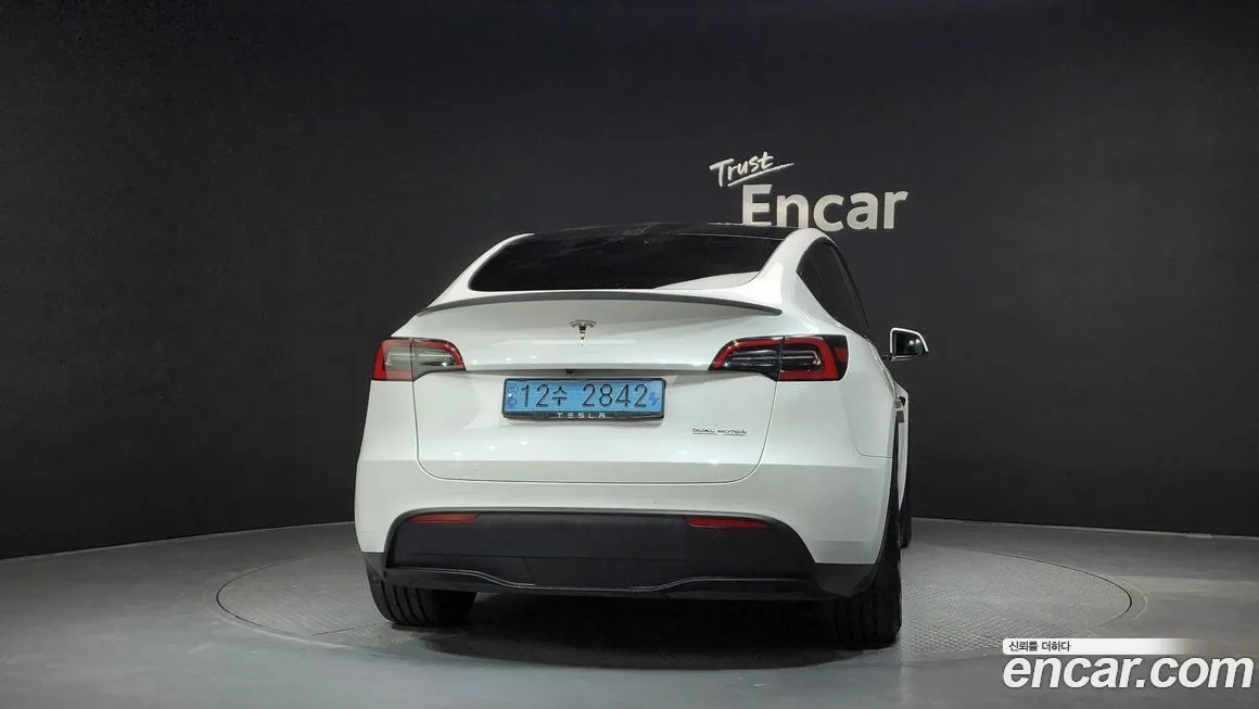 Tesla Model Y — фото 3