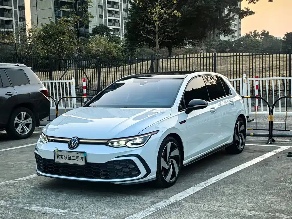 Volkswagen Golf GTI — фото 1