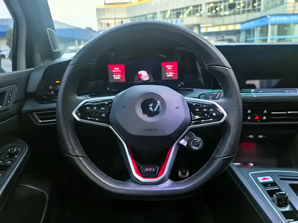 Volkswagen Golf GTI — фото 6