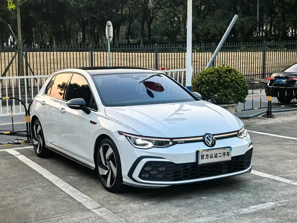 Volkswagen Golf GTI — фото 10