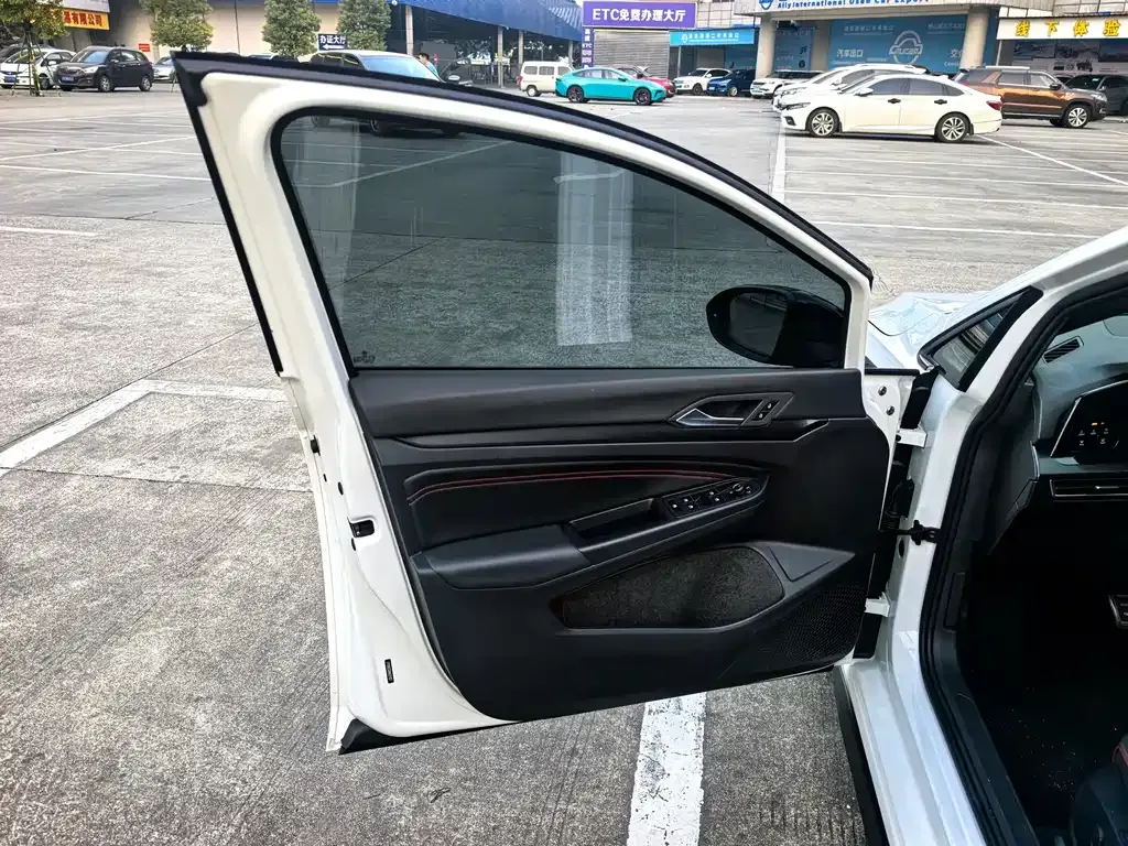 Volkswagen Golf GTI — фото 8
