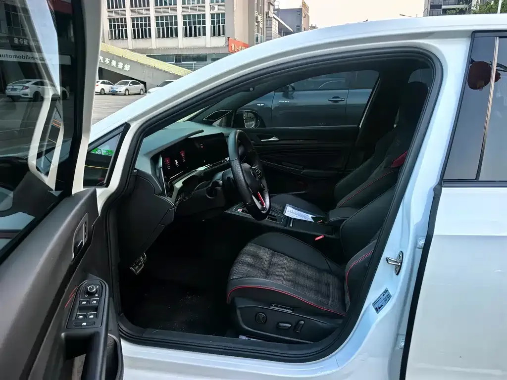 Volkswagen Golf GTI — фото 9
