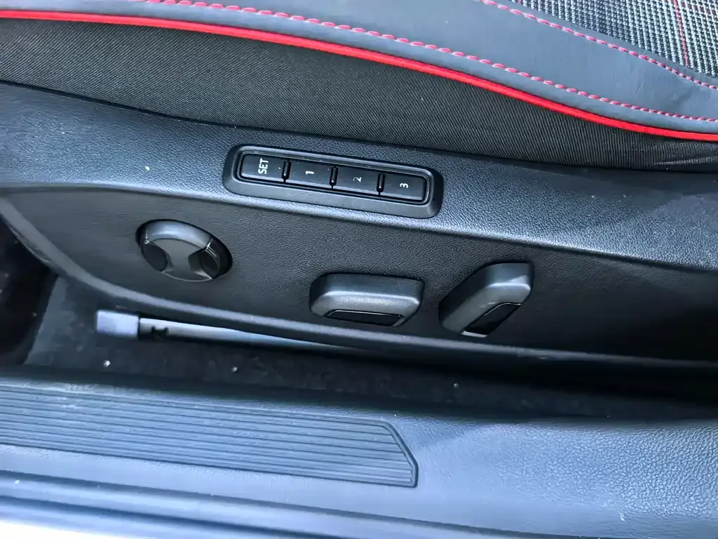 Volkswagen Golf GTI — фото 7