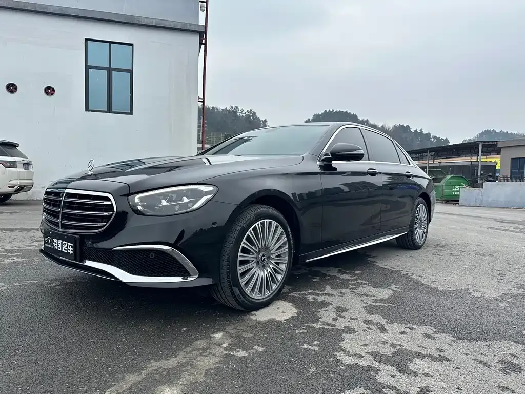 Mercedes-Benz E-Class — фото 1