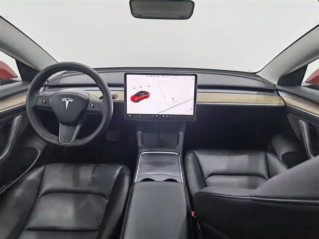 Tesla Model 3 — фото 2